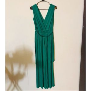 Green Sleeveless V-Neck Jumpsuit Stretchy Loose Fit with Belt